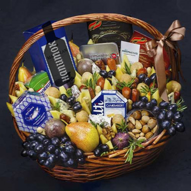 Корзина деликатесов с фруктами и орехами "Makallan"