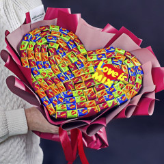 Букет из жвачек «Love is...»